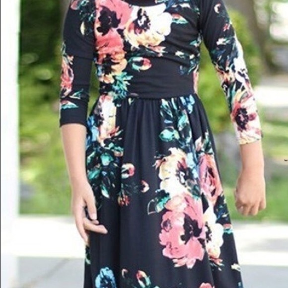 Dresses - Picture 7 of 9